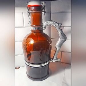 2 Lt. Glass swing top Growler made in Geschulzt.